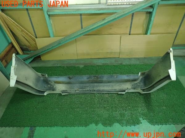 3UPJ=29030058]ランドクルーザー100(UZJ100W)中期 純正 リアバンパー 中古_m1