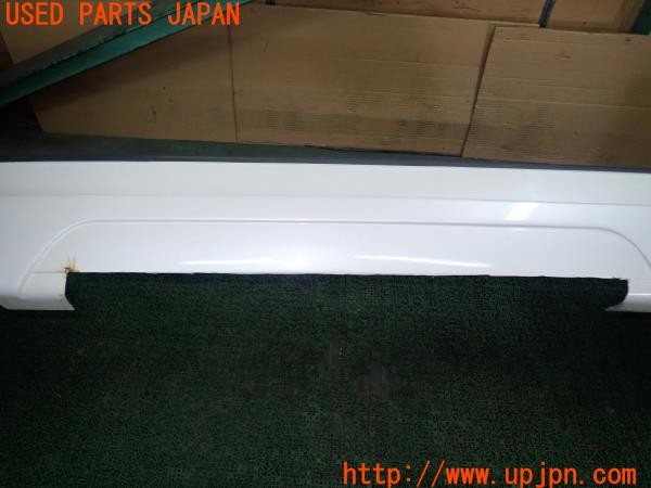 3UPJ=29030058]ランドクルーザー100(UZJ100W)中期 純正 リアバンパー 中古_m2