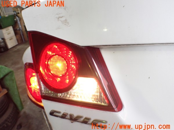 3UPJ=29100547]シビック タイプR(FD2)前期 純正 テールランプ フィニッシャー付き 中古_m4