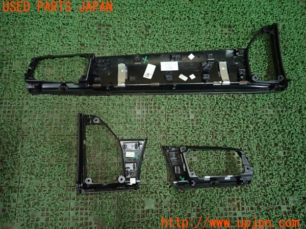 3UPJ=29170645]ポルシェ マカン ターボ(95BCTL 95B型)社外 エアコン吹き出し口パネル  カーボン調パネル インテアリアパネル 中古_m1