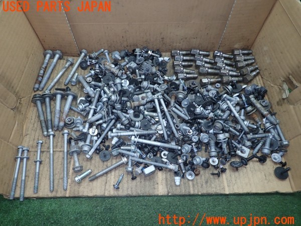 3UPJ=29170720]ポルシェ マカン ターボ(95BCTL 95B型)ネジ・ナット・ステー類 セット ジャンク_m0