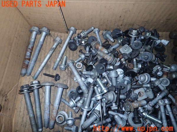 3UPJ=29170720]ポルシェ マカン ターボ(95BCTL 95B型)ネジ・ナット・ステー類 セット ジャンク_m1