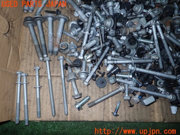 3UPJ=29170720]ポルシェ マカン ターボ(95BCTL 95B型)ネジ・ナット・ステー類 セット ジャンク_m2