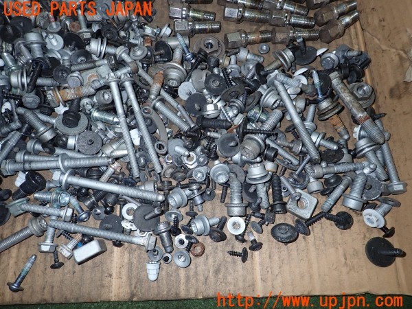 3UPJ=29170720]ポルシェ マカン ターボ(95BCTL 95B型)ネジ・ナット・ステー類 セット ジャンク_m4