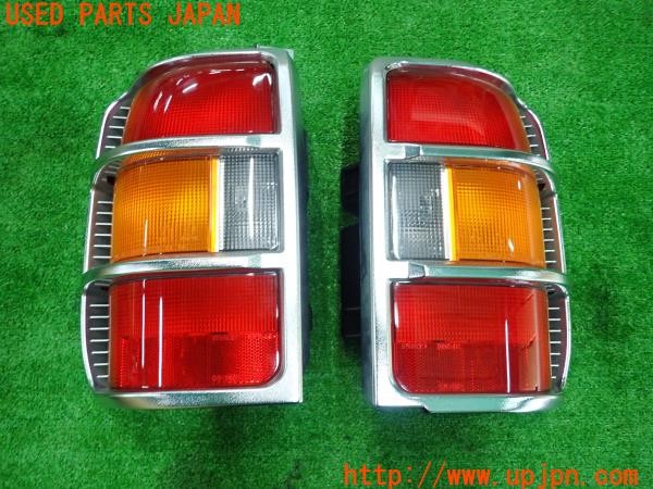 3UPJ=29230547]パジェロ(V45W)純正 テールランプ ランプガード メッキ 左右 中古_m0