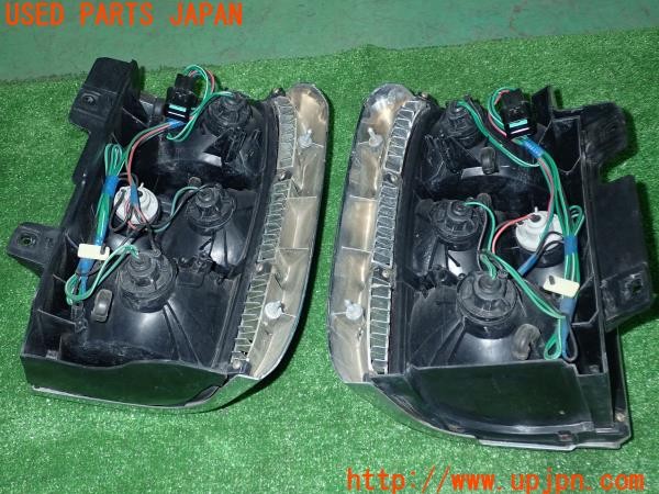 3UPJ=29230547]パジェロ(V45W)純正 テールランプ ランプガード メッキ 左右 中古_m1