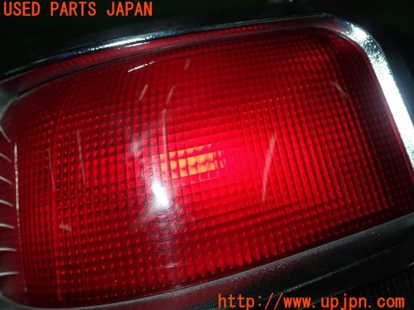 3UPJ=29230547]パジェロ(V45W)純正 テールランプ ランプガード メッキ 左右 中古_m2