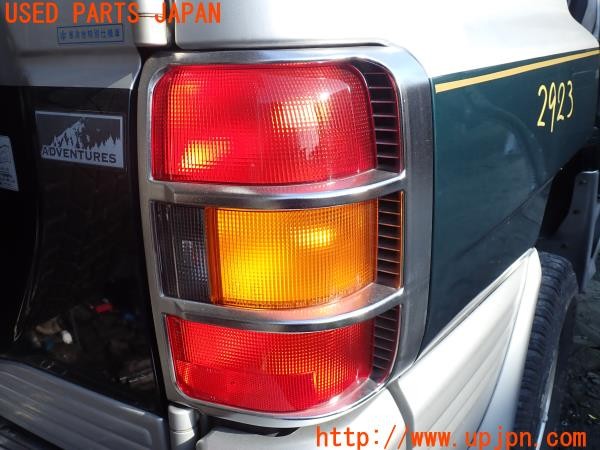 3UPJ=29230547]パジェロ(V45W)純正 テールランプ ランプガード メッキ 左右 中古_m3