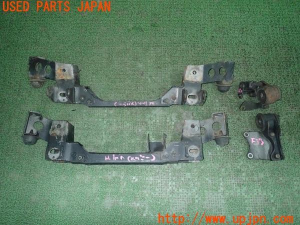 3UPJ=29240700]ハイラックスサーフ(KZN130W)社外 フロントデフメンバー ブラケット マウント リフトアップ 中古_m0