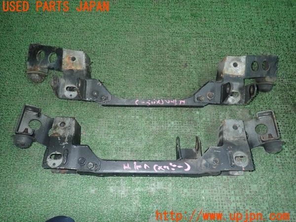 3UPJ=29240700]ハイラックスサーフ(KZN130W)社外 フロントデフメンバー ブラケット マウント リフトアップ 中古_m1