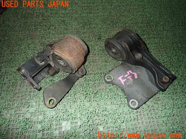 3UPJ=29240700]ハイラックスサーフ(KZN130W)社外 フロントデフメンバー ブラケット マウント リフトアップ 中古_m3