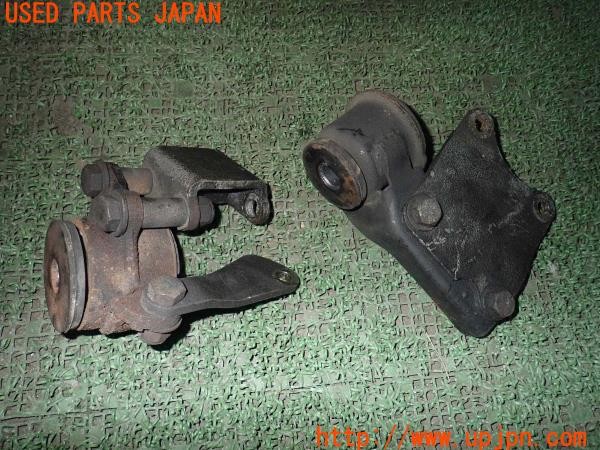 3UPJ=29240700]ハイラックスサーフ(KZN130W)社外 フロントデフメンバー ブラケット マウント リフトアップ 中古_m4