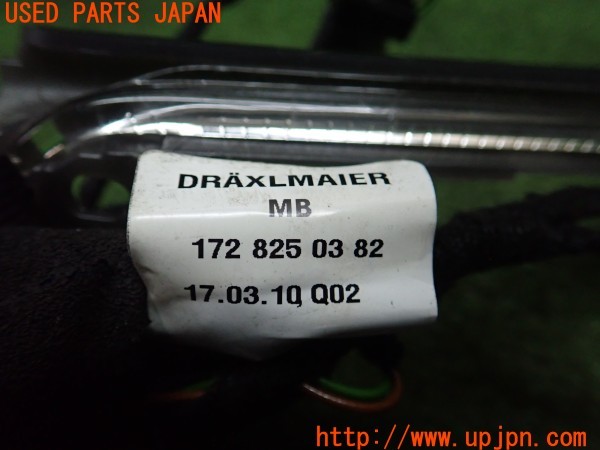 3UPJ=29290512]ベンツ SLK350(172457 R172)純正 172 825 03 82 アンビエントライト センターコンソール側 中古_m2