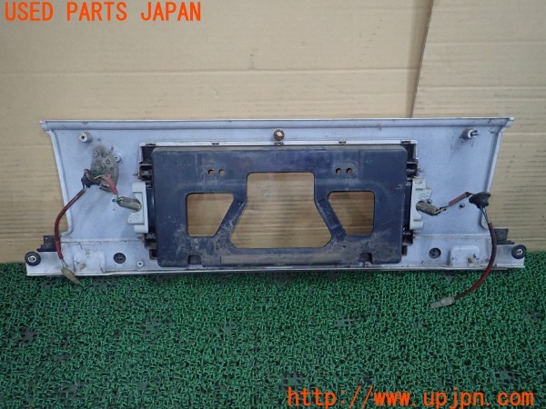 3UPJ=29380012]スープラ GTツインターボ(GA70)純正 リアセンターガーニッシュ リアガーニッシュ 中古_m1