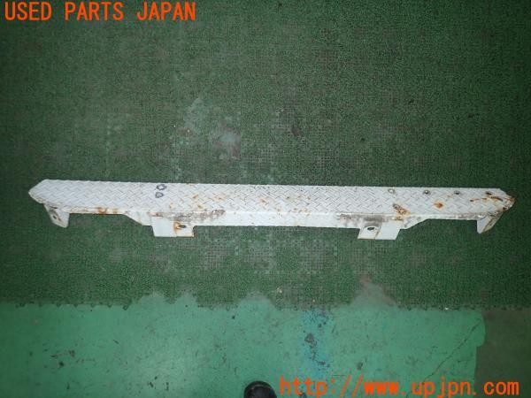 3UPJ=29560057]三菱 ジープ(J37)純正? リアステップ バンパー 中古_m0