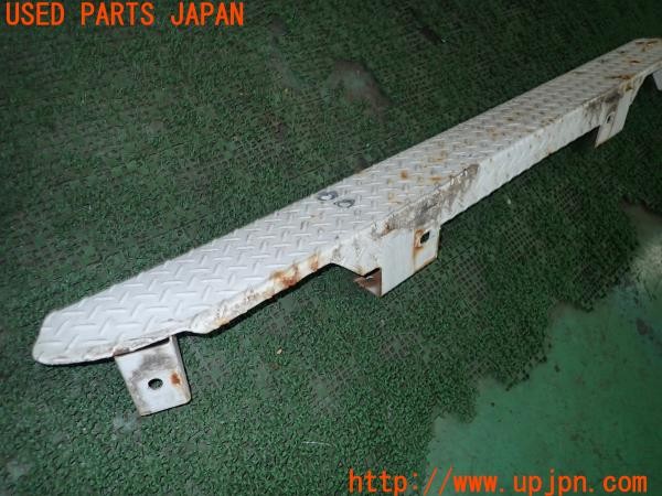 3UPJ=29560057]三菱 ジープ(J37)純正? リアステップ バンパー 中古_m1