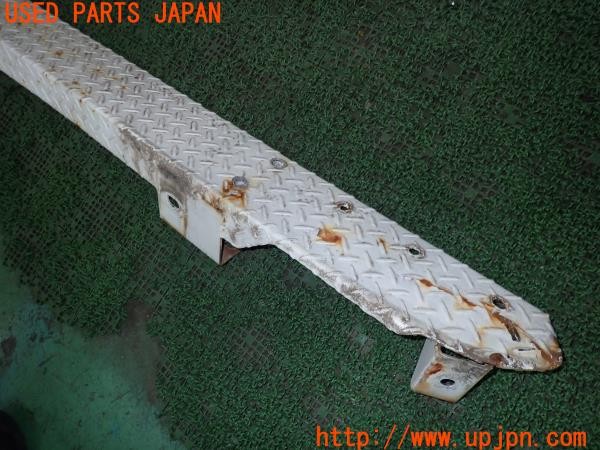 3UPJ=29560057]三菱 ジープ(J37)純正? リアステップ バンパー 中古_m2
