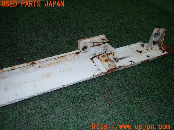 3UPJ=29560057]三菱 ジープ(J37)純正? リアステップ バンパー 中古_m4