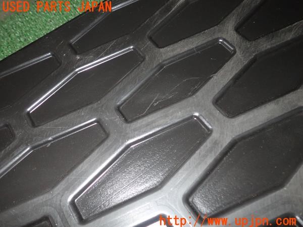 3UPJ=29680634]ジャガー XE(JA2GA)純正 ラゲッジトレイ マット ハードタイプ 中古_m2