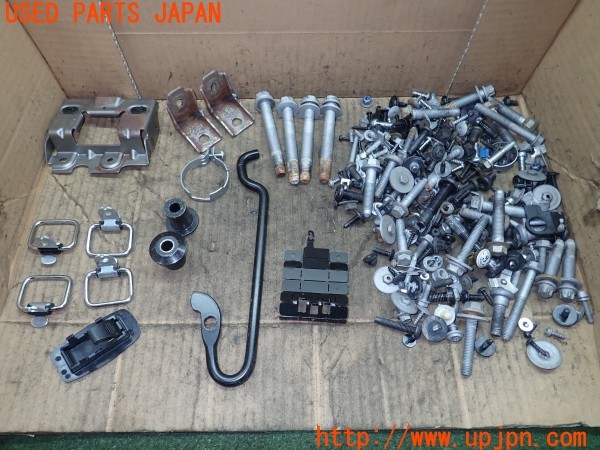 3UPJ=29700720]BMW ミニ(MINI)クーパーS クラブマン(ZG16 R55)ネジ・ナット・ステー類 セット ジャンク_m0