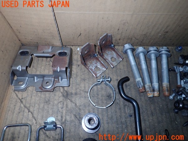 3UPJ=29700720]BMW ミニ(MINI)クーパーS クラブマン(ZG16 R55)ネジ・ナット・ステー類 セット ジャンク_m1