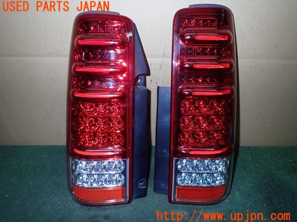 3UPJ=29800547]ジムニー ランドベンチャー(JB23W 10型)IH GROUP 60-1336 テールランプ 中古_m0