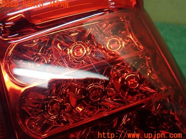 3UPJ=29800547]ジムニー ランドベンチャー(JB23W 10型)IH GROUP 60-1336 テールランプ 中古_m1