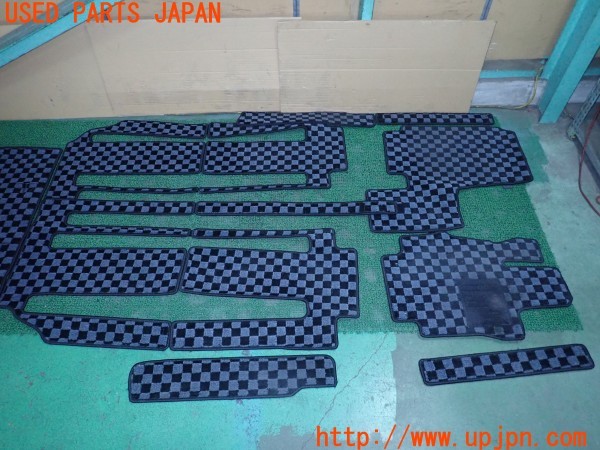 3UPJ=29820629]セレナ(GFC27)社外 フロアマット ラゲッジマット付き 中古_m2
