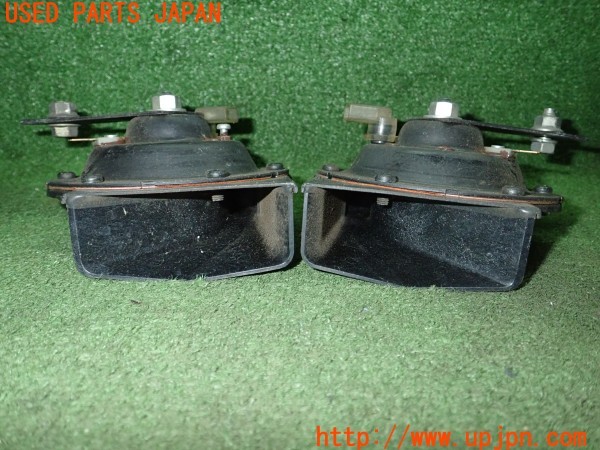 3UPJ=29870563]セドリック ブロアム(UY32)後期 日産純正 MIYAMOTO HORN ホーン 中古_m2