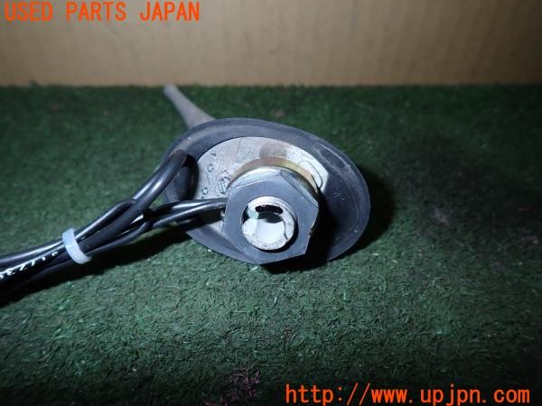 3UPJ=30070003]アルファロメオ 147 GTA(937AXL)純正? アンテナベース 社外 ショートアンテナ 中古_m3