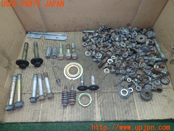 3UPJ=30150720]ハイエースワゴン(KZH100G)ネジ・ナット・ステー類 セット ジャンク_m0