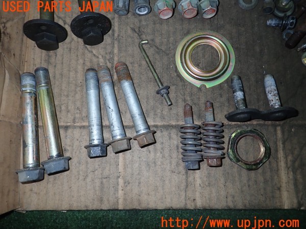 3UPJ=30150720]ハイエースワゴン(KZH100G)ネジ・ナット・ステー類 セット ジャンク_m2