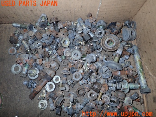 3UPJ=30150720]ハイエースワゴン(KZH100G)ネジ・ナット・ステー類 セット ジャンク_m3