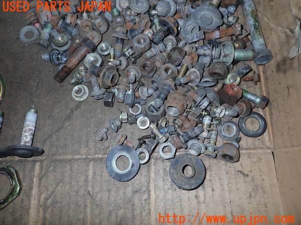 3UPJ=30150720]ハイエースワゴン(KZH100G)ネジ・ナット・ステー類 セット ジャンク_m4