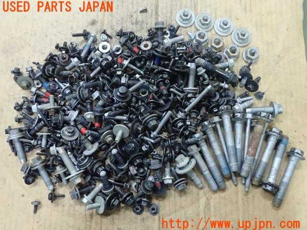 3UPJ=30200720]ボルボ XC60(DB4204TXC)ネジ・ナット・ステー類 セット ジャンク_m0