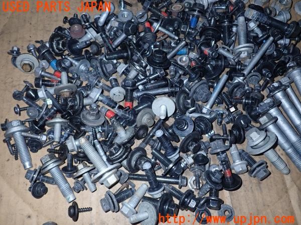 3UPJ=30200720]ボルボ XC60(DB4204TXC)ネジ・ナット・ステー類 セット ジャンク_m2