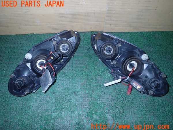 3UPJ=30290561]PTクルーザー(PT2K20)EAGLE EYES イーグルアイズ CS092-B001 RCS092-B001L ヘッドライト HIDバルブ付き 中古_m3