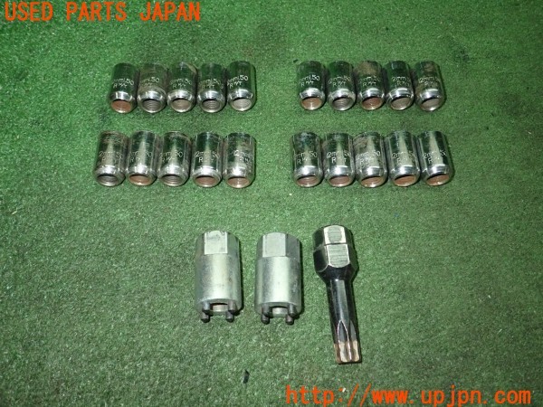 3UPJ=30290967]PTクルーザー(PT2K20)社外 ホイールナット M12×P1.5 中古_m0