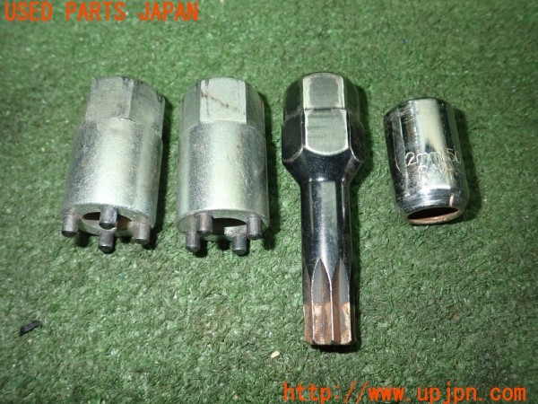 3UPJ=30290967]PTクルーザー(PT2K20)社外 ホイールナット M12×P1.5 中古_m4