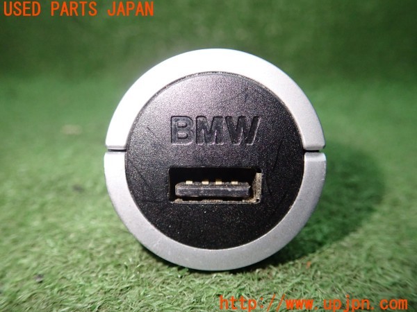 3UPJ=30300512]BMW M4 クーペ(3C30 F82)純正 65412166411-1 USBチャージャー シガーソケット 中古_m2