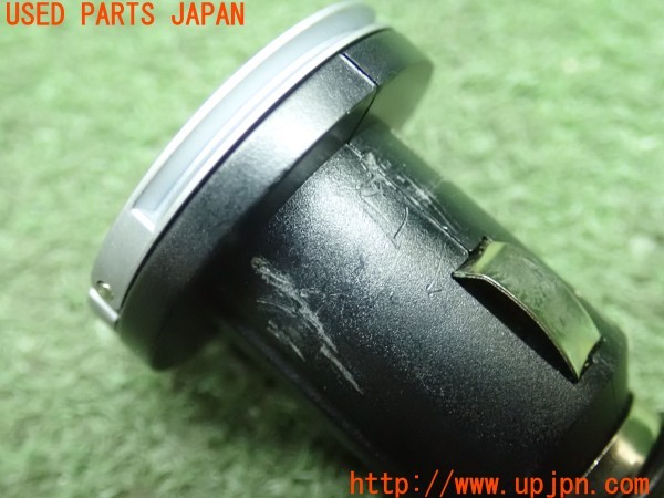 3UPJ=30300512]BMW M4 クーペ(3C30 F82)純正 65412166411-1 USBチャージャー シガーソケット 中古_m3