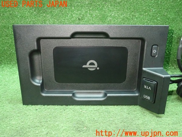 3UPJ=30360580]MIRAI(ミライ)(JPD10)純正 861C0-62010 ワイヤレスチャージャー ワイヤレス充電器 中古_m2