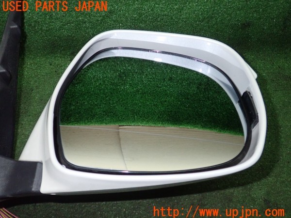 3UPJ=30450036]ハイエースバン 200系(TRH200V 5型)社外 右ドアミラー 難有 中古_m3