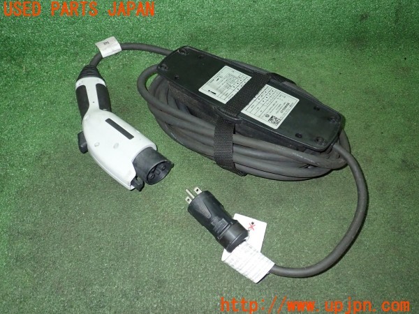 3UPJ=30460550]BMW i3(1Z06 I01)純正 8648050-01 充電ケーブル 200V 15A 防雨型 中古_m1