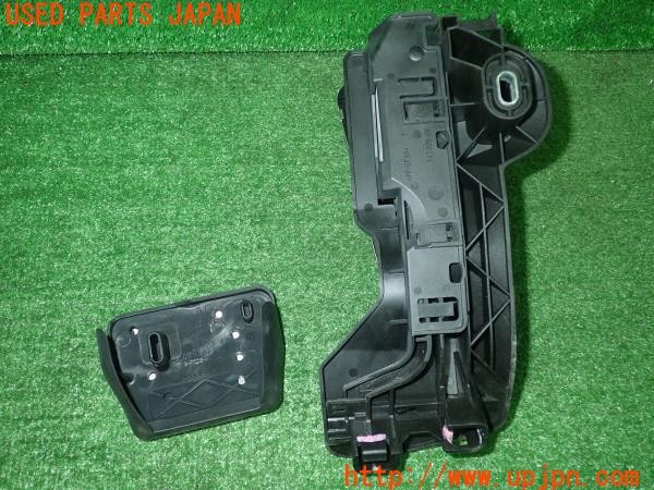 3UPJ=30640630]アウディ TT クーペ(8JCCZF)純正 アクセルペダル カバー ブレーキ 中古_m1