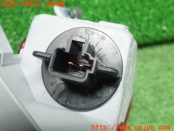 3UPJ=30820590]サクシード バン ハイブリッド(NHP160V)純正 ハイマウントストップランプ 中古_m2