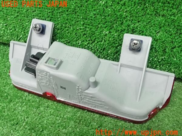 3UPJ=30820590]サクシード バン ハイブリッド(NHP160V)純正 ハイマウントストップランプ 中古_m3