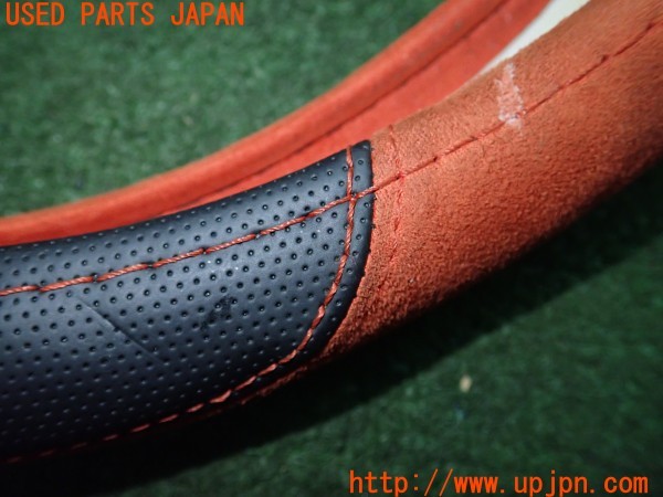 3UPJ=30930001]レヴォーグ 1.6 STI Sport EyeSight(VM4 F型)後期 MOMO モモ COMFORT MICROFIBER 37×8.2 ハンドルカバー  中古_m3