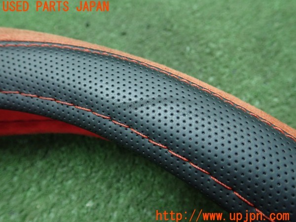3UPJ=30930001]レヴォーグ 1.6 STI Sport EyeSight(VM4 F型)後期 MOMO モモ COMFORT MICROFIBER 37×8.2 ハンドルカバー  中古_m4