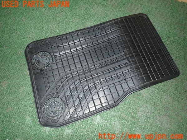 3UPJ=30990001]BMW 320d ツーリング(8C20  F31)純正 左側助手席 フロアマット ラバーマット 右ハンドル用 中古_m2